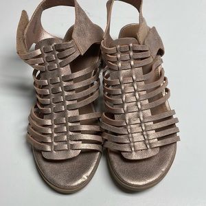 Justice sandals size 8